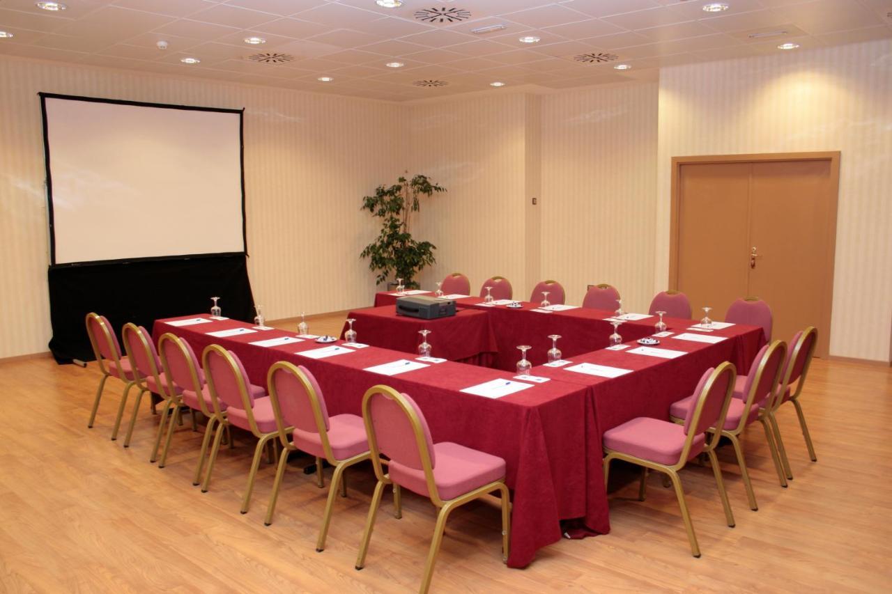 Hotel Madrid Leganes Affiliated By Melia Ngoại thất bức ảnh
